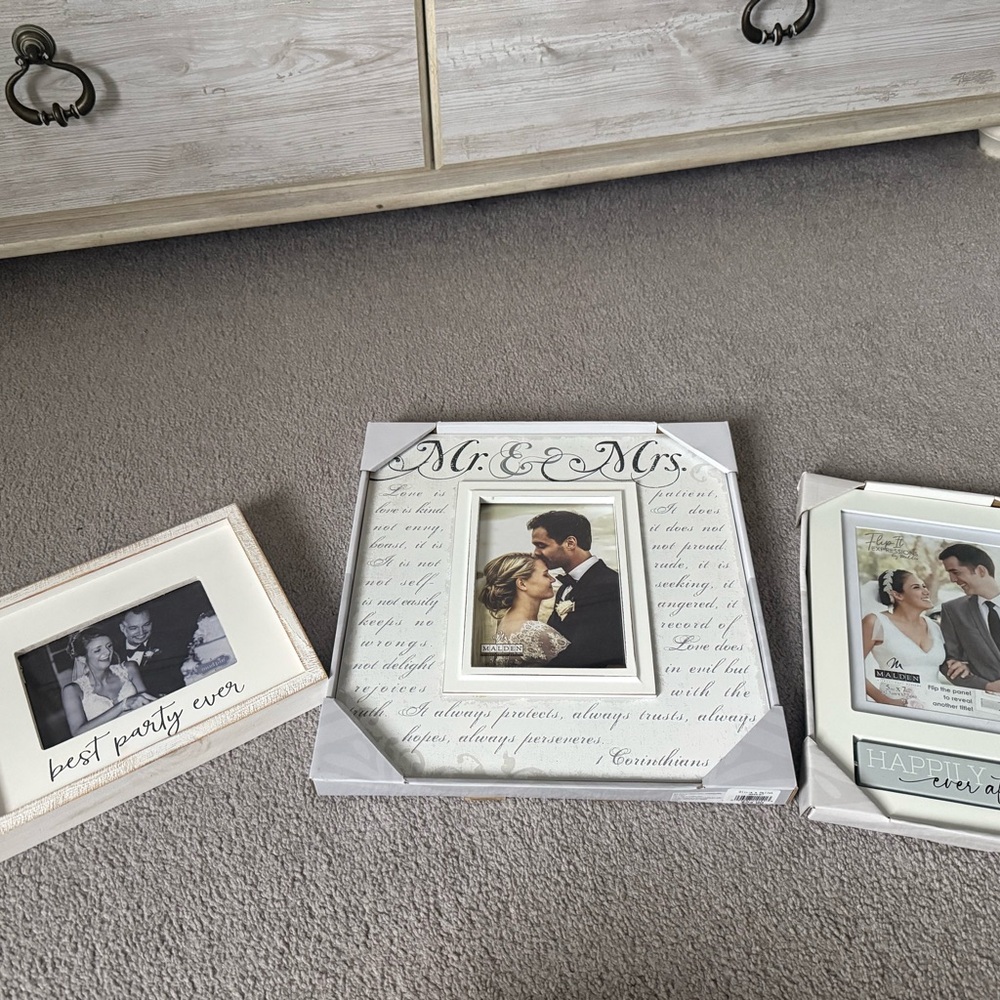 Elegant White and Gray Picture Frame Set